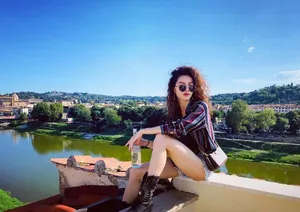 钟楚曦性感摩登旅拍图片_5