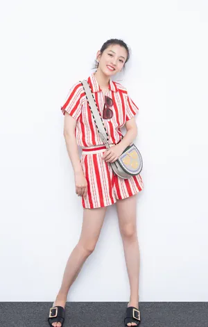 吴倩清新甜美写真图片
