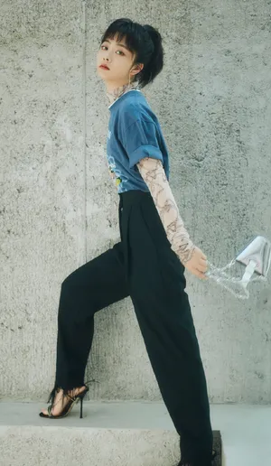 谭松韵甜美养眼时尚街拍图片_3