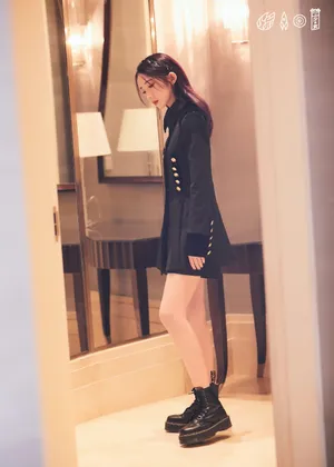 孟美岐黑色工装风写真图片_3