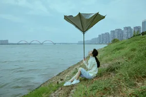 李梦灵动休闲风街拍写真图片_5