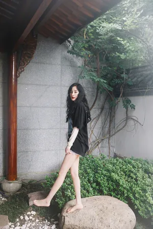 杨幂赤足性感私房照图片_3