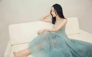 娄艺潇蓝裙优雅写真图片_1