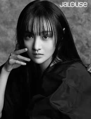 郑爽暗黑风烟熏妆写真图片_2