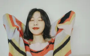 张俪橘色妆优雅写真图片