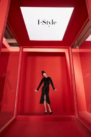 宣璐黑色连衣裙性感写真图片_2