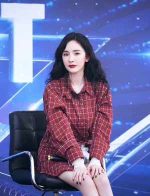 杨幂格子衫性感剧照图片_6