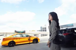 宋祖儿摩登性感机场街拍图片_2