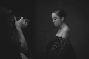 古力娜扎中秋黑白写真图片