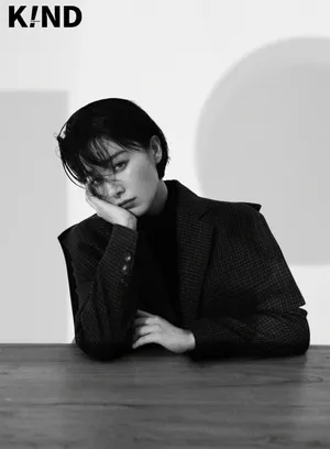 阚清子黑白短发干练写真图片