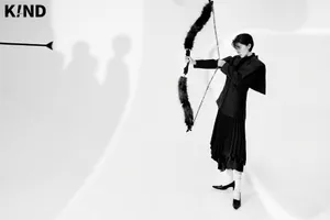 阚清子黑白短发干练写真图片_2
