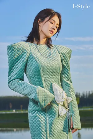 白鹿蓝菱格纹裙时尚优雅图片_5