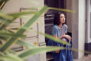 万茜清爽时尚街拍图片_1