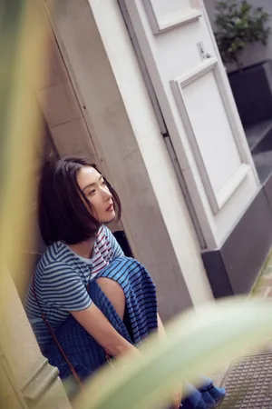 万茜清爽时尚街拍图片_2