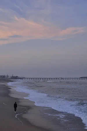 朱一龙酷黑海边写真图片_6