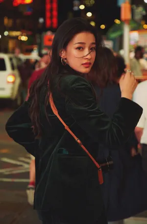 孙怡酷美养眼夜色写真图片_3