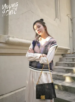 宋妍霏复古典雅写真图片