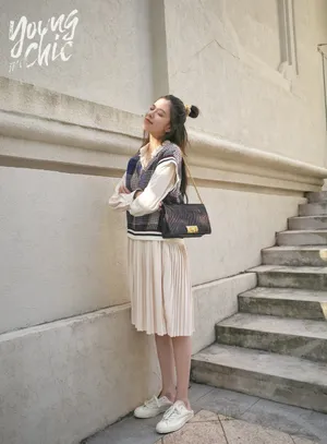 宋妍霏复古典雅写真图片