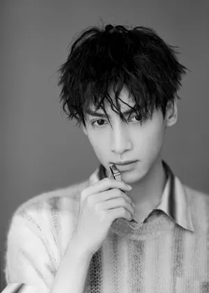 罗云熙精致浪漫写真图片_4
