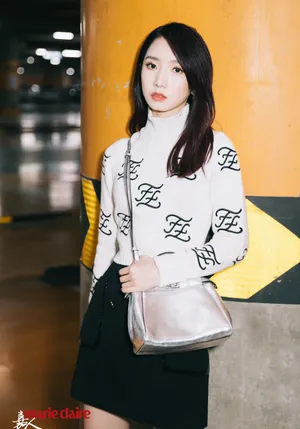 孟美岐简约清秀街拍图片_2