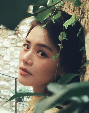 马思纯黑色背带裙街拍图片_2