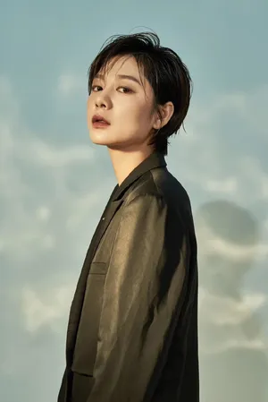 王真儿时尚干练写真图片_1
