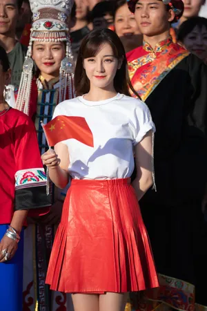 迪丽热巴轻甜活动图片_2