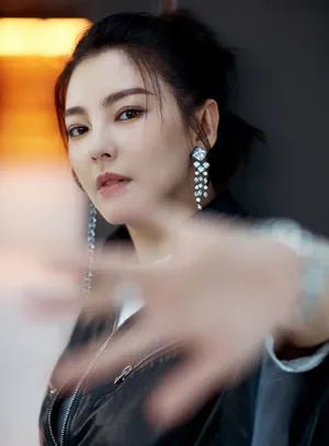 张雨绮黑白酷飒写真图片