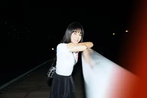 谭卓清爽优雅机场街拍图片_4