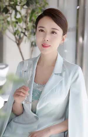 颜丹晨温婉知性写真图片_2
