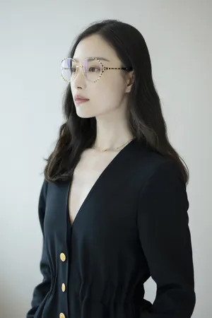 倪妮深V连体裤性感写真图片
