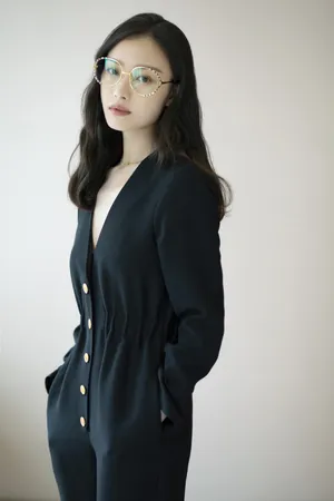倪妮深V连体裤性感写真图片_4