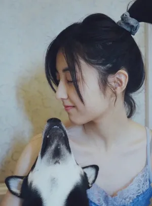 张子枫黑白居家私服照图片_3