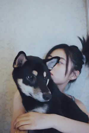 张子枫黑白居家私服照图片_7