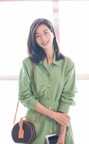 彭杨休闲知性机场照图片_6