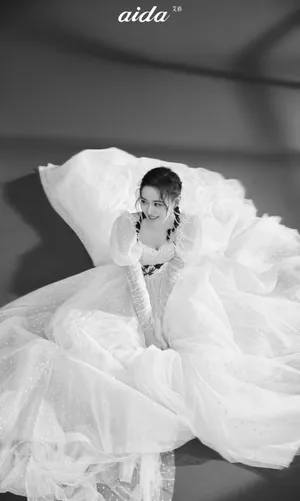 江铠同妩媚光影写真图片