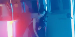 李梦迷幻光影写真图片