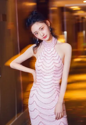 王莫涵优雅光影写真图片_2