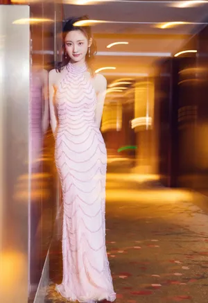 王莫涵优雅光影写真图片_4