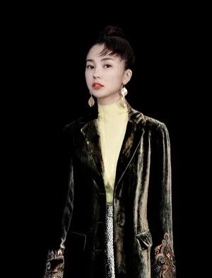 姚星彤魅力性感时尚写真图片