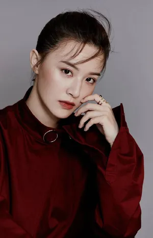 梁婧娴时尚大气写真图片