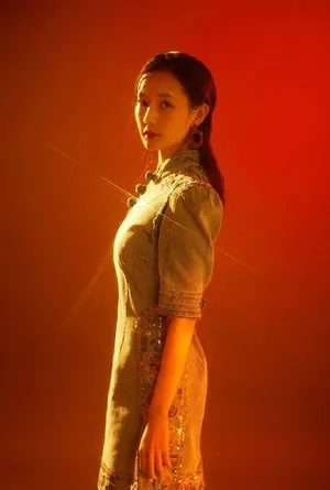 李一桐最新时尚写真大片_4