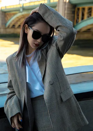戚薇酷美西装街拍写真图片_7