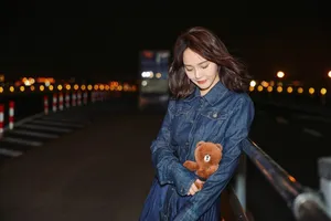 张佳宁米兰时装周夜拍图片_3