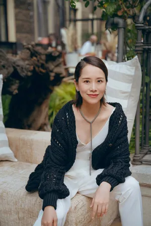 海清米兰时装周优雅性感图片_5