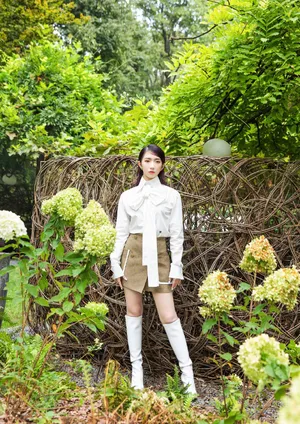 孟美岐兰时装周性感图片_4