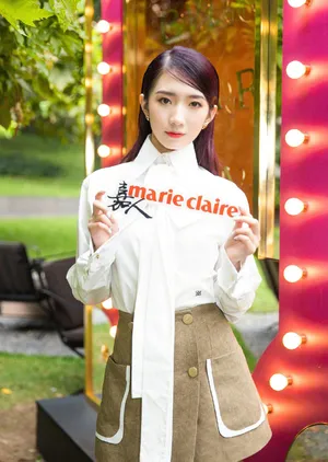 孟美岐兰时装周性感图片_7