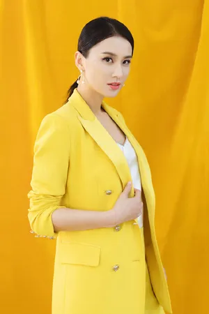 黄圣依黄色西装时尚写真图片_1