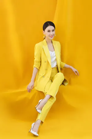 黄圣依黄色西装时尚写真图片_2