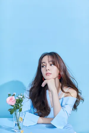 迪丽热巴清秀灵动写真图片_1